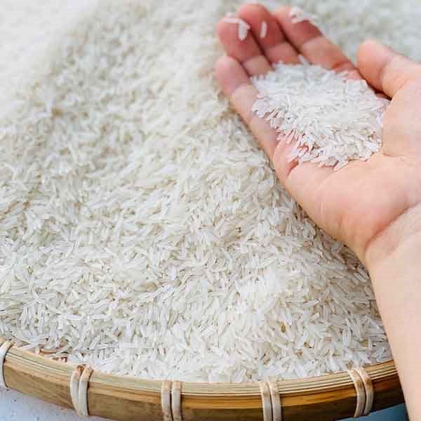 Gạo Long Lài 2 Gạo Long Lài thon, nhỏ, thanh mảnh, trắng trong, hạt dài khoản 6.8mm, có mùi thơm nhẹ.