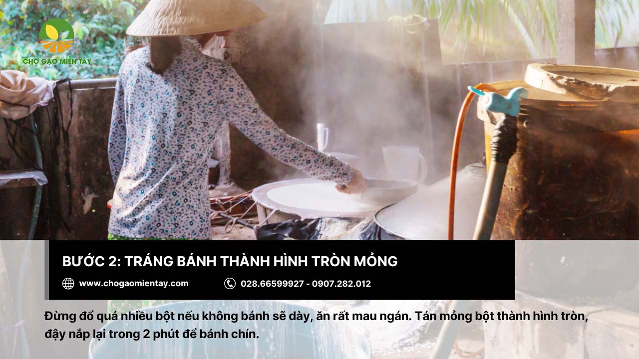 Chọn gạo làm bánh tráng 14 Khi tráng bánh, cần tán mỏng bột thành hình tròn