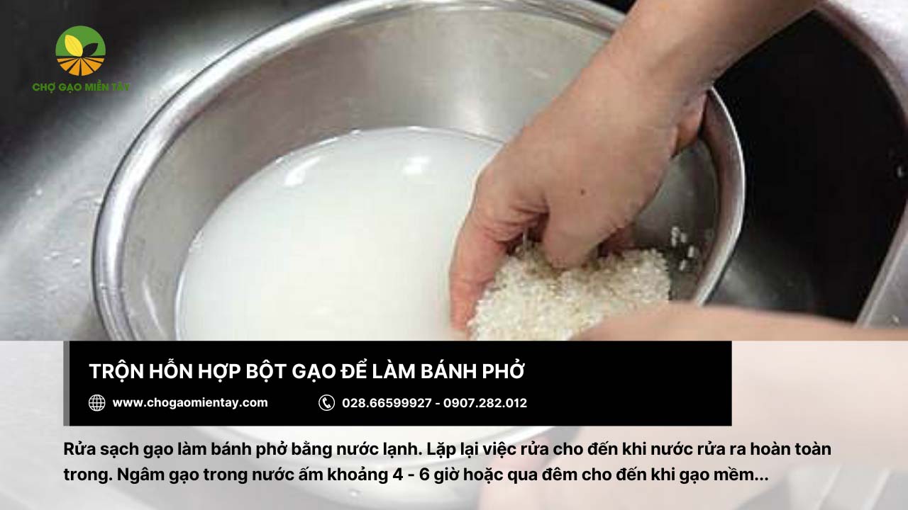 Gạo làm bánh phở: Tiêu chí và địa chỉ mua gạo chất lượng 14 Bước đầu tiên cần làm để sản xuất bánh phở là trộn hỗn hợp bột gạo
