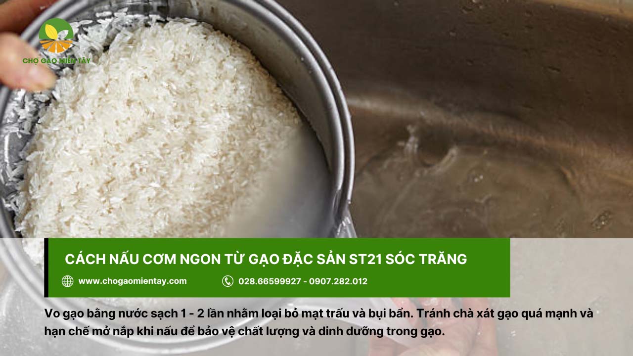 Gạo ST21 Đặc Sản 12 Vo gạo ST21 nhẹ nhàng, tránh chà xát quá mạnh